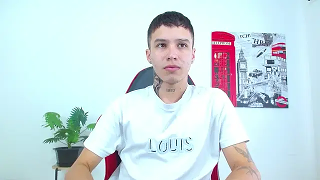 Cumandres18 online show from December 17, 2025, 2:01 pm