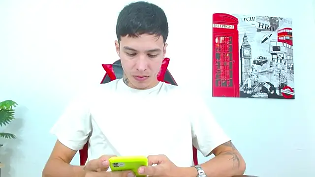 Cumandres18 online show from February 25, 2026, 3:10 pm