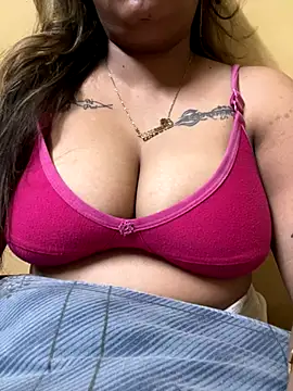 Snapshot of Shiny_HOT01 chatting on October 31, 2025, 8:21 pm Shiny HOT01 online show from October 31, 2025, 8:21 pm