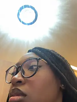 Snapshot of YallianaBrooks chatting on July 23, 2026, 3:43 pm YallianaBrooks online show from July 23, 2026, 3:43 pm