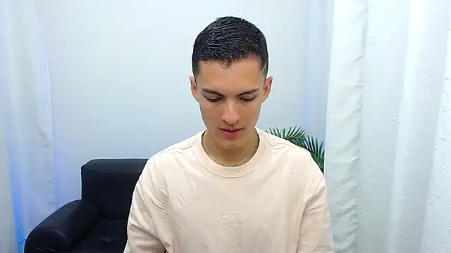 Matiius18 online show from October 9, 2025, 1:31 pm