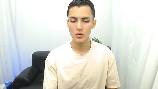 Matiius18 online show from November 27, 2025, 1:57 pm