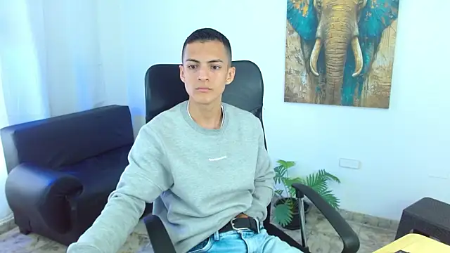 Snapshot of Matiius18 chatting on May 6, 2026, 2:00 pm Matiius18 online show from May 6, 2026, 2:00 pm