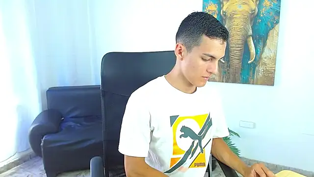 Snapshot of Matiius18 chatting on May 13, 2026, 1:41 pm Matiius18 online show from May 13, 2026, 1:41 pm