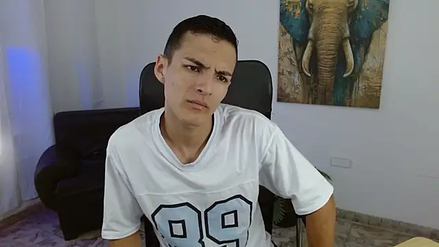 Snapshot of Matiius18 chatting on May 16, 2026, 1:43 pm Matiius18 online show from May 16, 2026, 1:43 pm