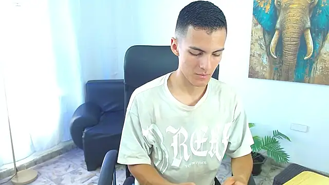 Snapshot of Matiius18 chatting on May 21, 2026, 1:40 pm Matiius18 online show from May 21, 2026, 1:40 pm