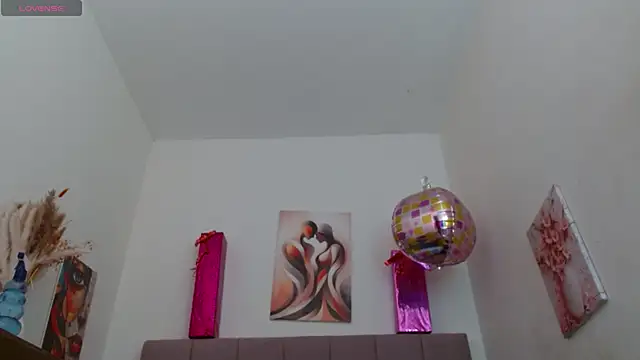 Snapshot of Lola_wish1 chatting on October 15, 2025, 4:12 am Lola wish1 online show from October 15, 2025, 4:12 am