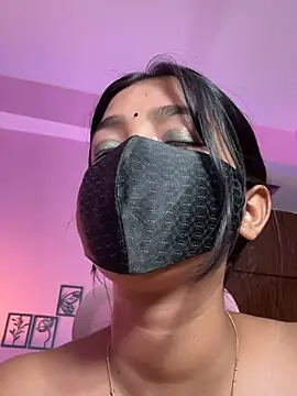 Neha18 online show from May 3, 2026, 9:32 pm
