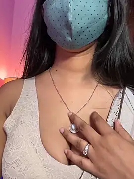 Neha18 online show from May 5, 2026, 5:43 pm