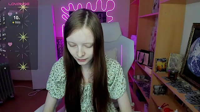 Snapshot of AliceHaris chatting on November 18, 2025, 9:36 am AliceHaris online show from November 18, 2025, 9:36 am