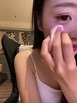 Snapshot of MengMeng0515 chatting on April 2, 2026, 11:41 am MengMeng0515 online show from April 2, 2026, 11:41 am