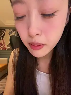Snapshot of MengMeng0515 chatting on April 9, 2026, 2:44 pm MengMeng0515 online show from April 9, 2026, 2:44 pm