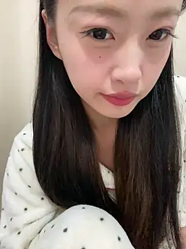 Snapshot of MengMeng0515 chatting on April 21, 2026, 2:01 pm MengMeng0515 online show from April 21, 2026, 2:01 pm