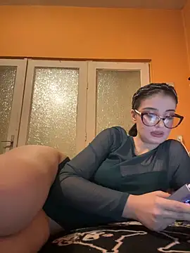 Larra69 online show from December 4, 2025, 5:43 pm