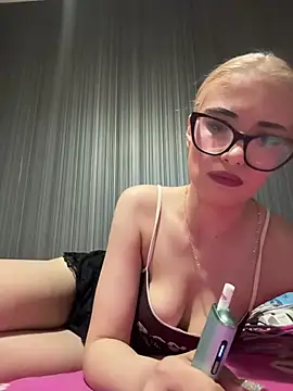 Larra69 online show from June 4, 2026, 5:41 pm