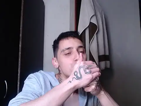 Snapshot of xalejo_max chatting on November 19, 2025, 5:57 pm xalejo max online show from November 19, 2025, 5:57 pm