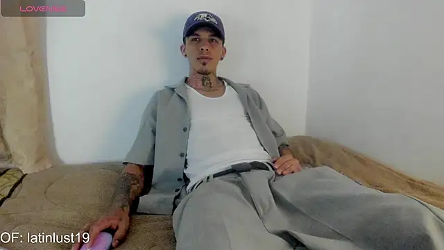 Snapshot of Savajelust chatting on June 3, 2026, 4:01 pm Savajelust online show from June 3, 2026, 4:01 pm