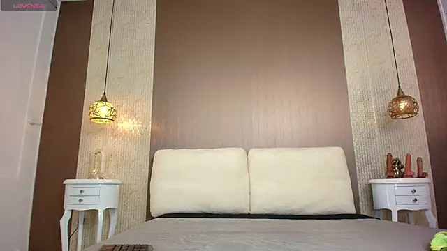 Tiifany Baker online show from November 7, 2025, 7:47 pm