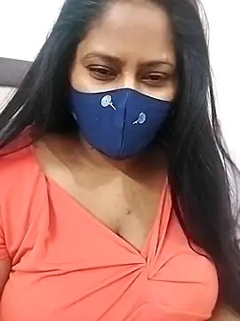 Snapshot of Shy_Peehu chatting on April 5, 2026, 8:39 pm Shy Peehu online show from April 5, 2026, 8:39 pm
