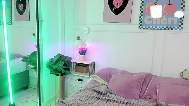 Zoe Lynch  online show from March 13, 2026, 11:28 am