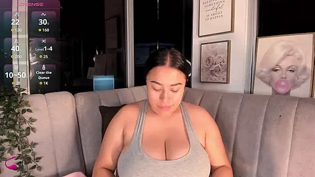 Snapshot of Zoey_thompson chatting on October 6, 2025, 11:13 pm Zoey thompson online show from October 6, 2025, 11:13 pm