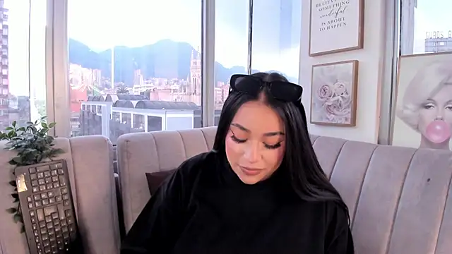 Snapshot of Zoey_thompson chatting on October 10, 2025, 7:46 pm Zoey thompson online show from October 10, 2025, 7:46 pm