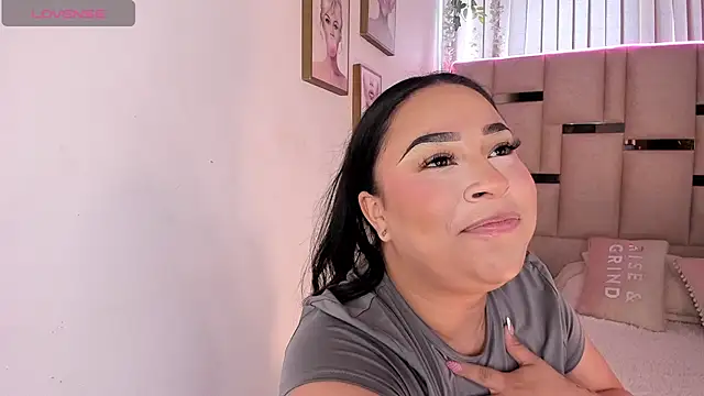 Snapshot of Zoey_thompson chatting on November 3, 2025, 7:48 pm Zoey thompson online show from November 3, 2025, 7:48 pm