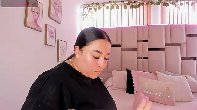 Snapshot of Zoey_thompson chatting on November 30, 2025, 3:27 pm Zoey thompson online show from November 30, 2025, 3:27 pm