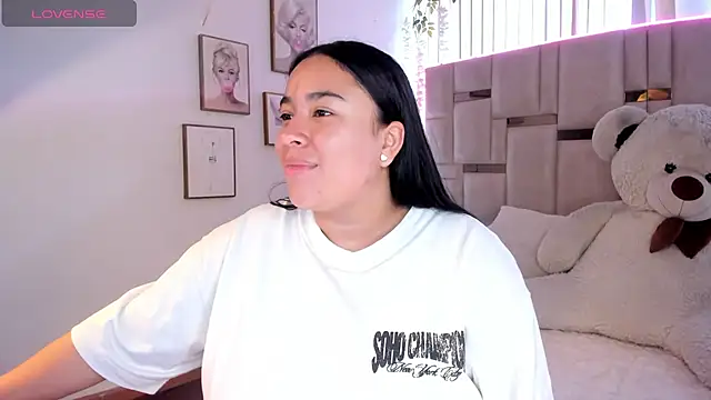 Zoey thompson online show from July 3, 2026, 7:42 pm