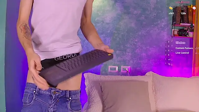 Snapshot of VicenteFerrer chatting on November 10, 2025, 11:48 pm VicenteFerrer online show from November 10, 2025, 11:48 pm