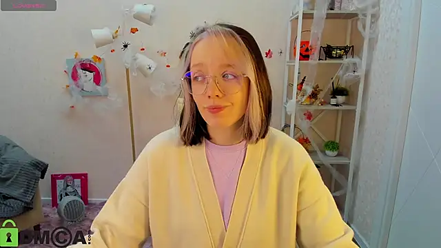 Snapshot of R0cket_bunny chatting on October 23, 2025, 1:05 am R0cket bunny online show from October 23, 2025, 1:05 am