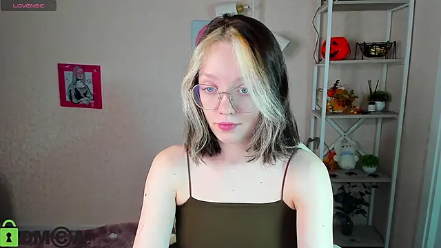 Snapshot of R0cket_bunny chatting on November 13, 2025, 1:04 am R0cket bunny online show from November 13, 2025, 1:04 am