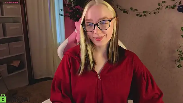 Snapshot of R0cket_bunny chatting on April 8, 2026, 9:09 am R0cket bunny online show from April 8, 2026, 9:09 am