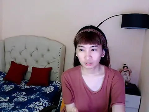 ShantalFoxxy  online show from June 14, 2026, 11:51 pm