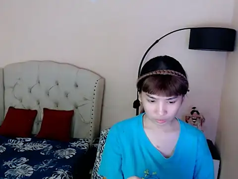 Snapshot of ShantalFoxxy_ chatting on July 17, 2026, 1:23 am ShantalFoxxy online show from July 17, 2026, 1:23 am
