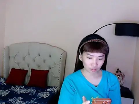 Snapshot of ShantalFoxxy_ chatting on July 18, 2026, 12:15 am ShantalFoxxy online show from July 18, 2026, 12:15 am