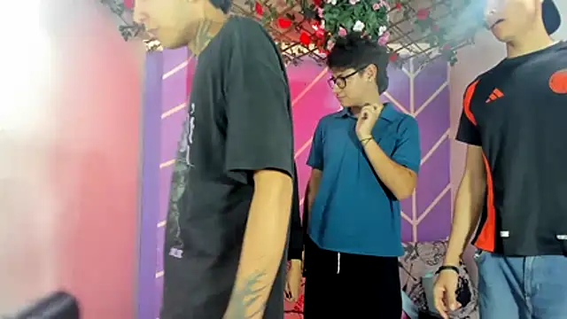 Snapshot of lau_and_boys18 chatting on October 25, 2025, 2:35 pm lau and boys18 online show from October 25, 2025, 2:35 pm