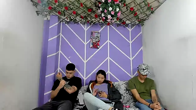 Snapshot of lau_and_boys18 chatting on November 22, 2025, 1:21 pm lau and boys18 online show from November 22, 2025, 1:21 pm