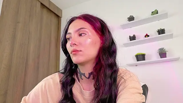 sara queen10 online show from April 30, 2026, 1:06 pm