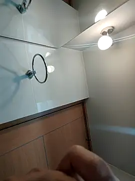 airamoon online show from September 22, 2025, 5:37 pm