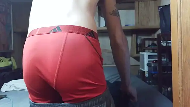 Snapshot of mike42088 chatting on October 15, 2025, 12:33 am mike42088 online show from October 15, 2025, 12:33 am