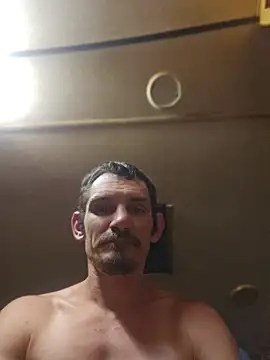 Snapshot of mike42088 chatting on July 11, 2026, 2:47 am mike42088 online show from July 11, 2026, 2:47 am