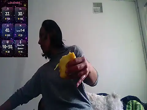 Natzu Choi online show from November 4, 2025, 8:08 pm