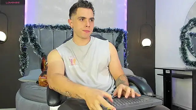 Snapshot of Liam_walk_ chatting on November 21, 2025, 10:30 pm Liam walk online show from November 21, 2025, 10:30 pm