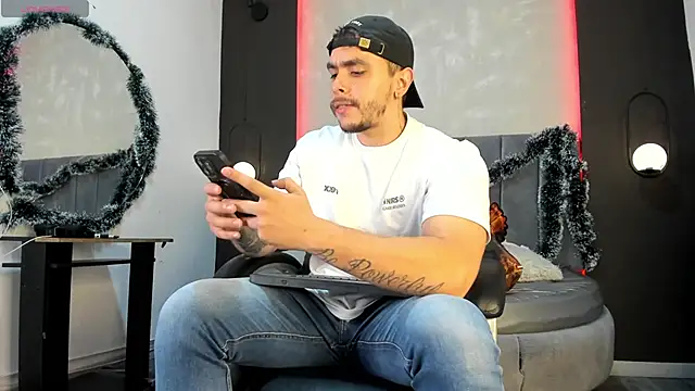 Liam walk  online show from December 21, 2025, 7:10 pm