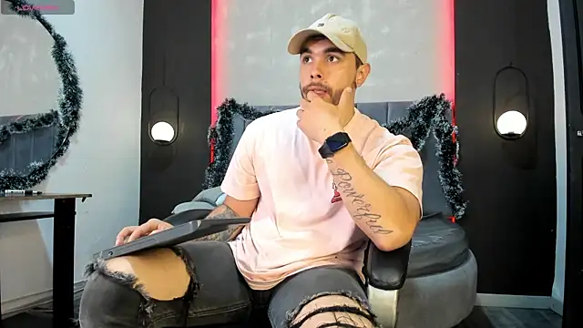 Liam walk  online show from December 22, 2025, 9:34 pm