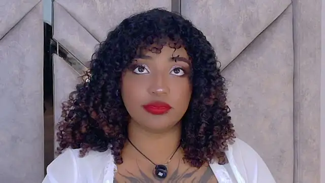 Cristal-Jonnes online show from May 2, 2026, 10:48 pm