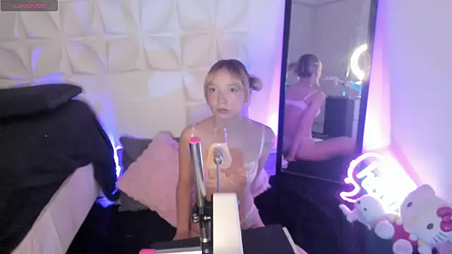 JuliethMoss online show from September 12, 2025, 9:04 pm