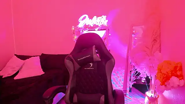 JuliethMoss online show from February 9, 2026, 8:02 pm