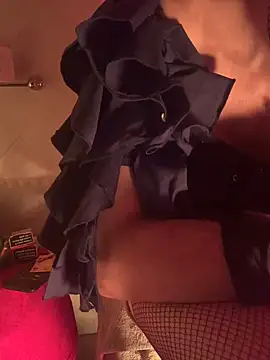 Snapshot of troiapompea chatting on February 10, 2026, 12:59 am troiapompea online show from February 10, 2026, 12:59 am